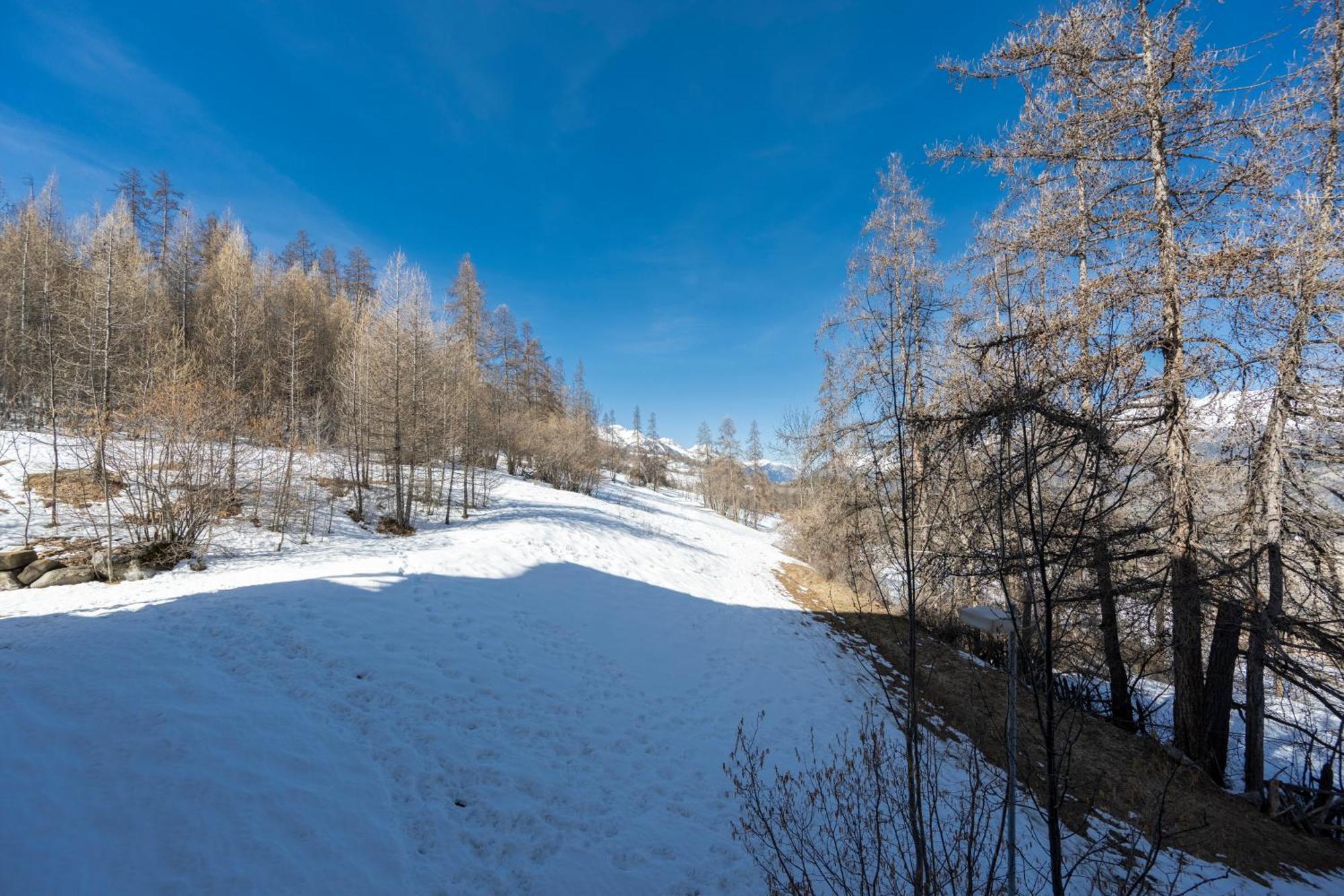 Doux Crepuscule - Au Bord Des Pistes - Parking Lägenhet Enchastrayes Exteriör bild